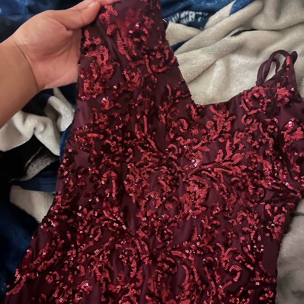 Burgandy sequin dress size M only worn once does have some stretch